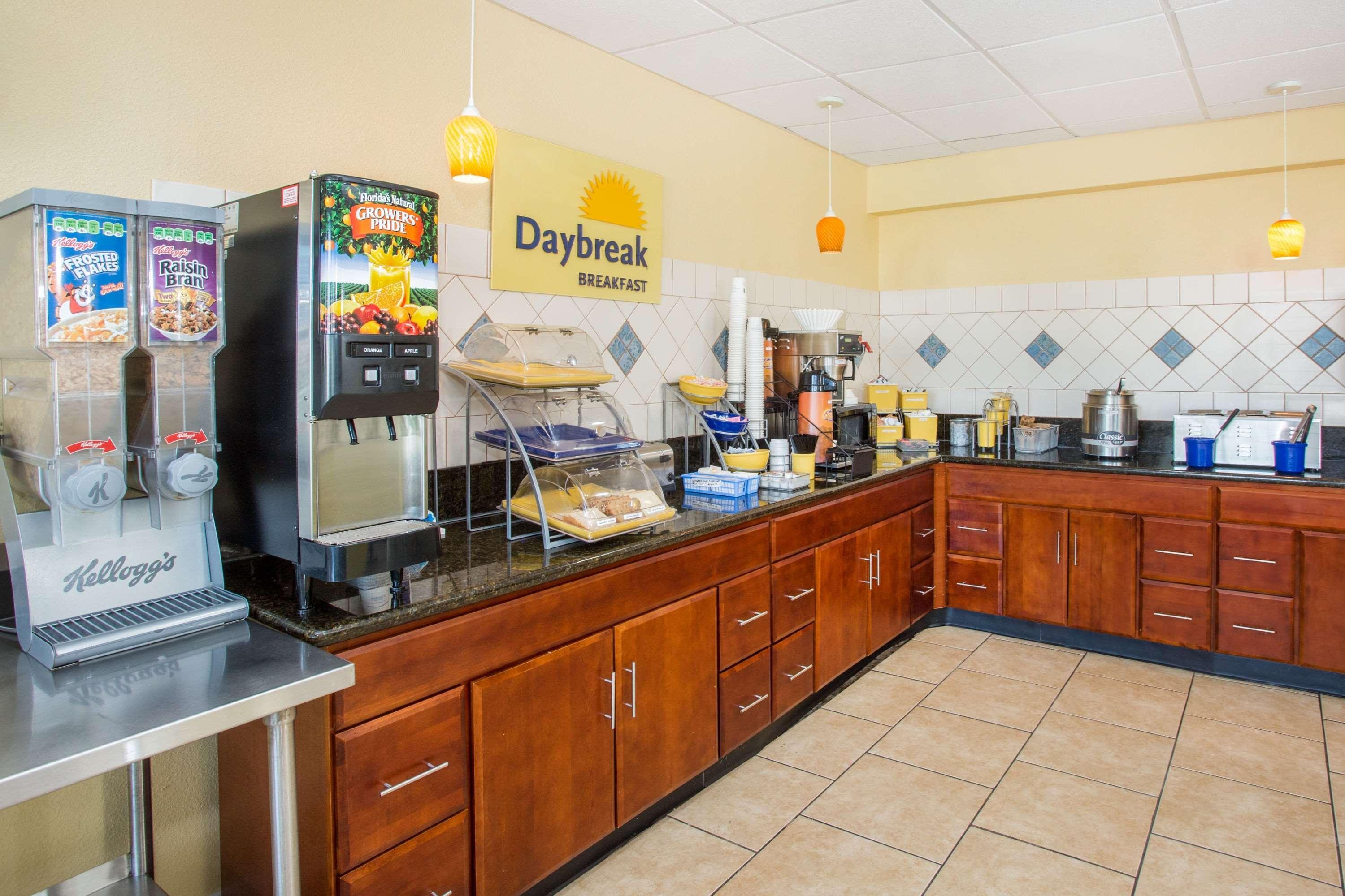 Days Inn By Wyndham Blytheville Eksteriør bilde